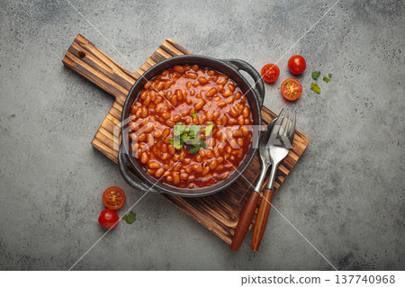 Baked beans stew tomato sauce parsley skillet bowl vegetarian British side dish 137740968