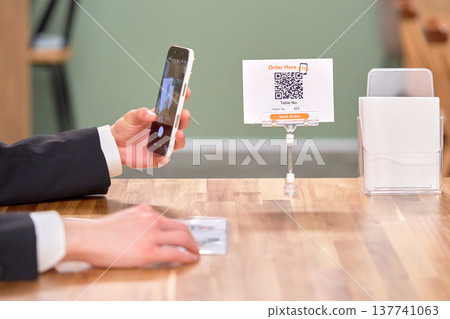 Self-ordering: Scan a QR code with your smartphone to place an order. Self-ordering: Scan a QR code with your smartphone to place an order. 137741063