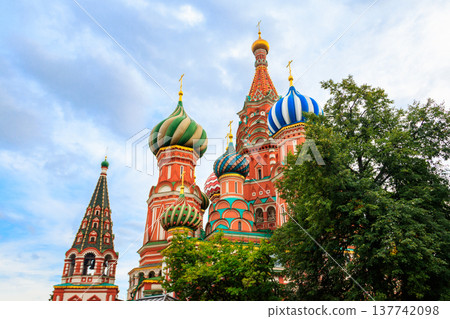 St. Basil's Cathedral on Red Square in Moscow, Russia St. Basil's Cathedral on Red Square in Moscow, Russia 137742098
