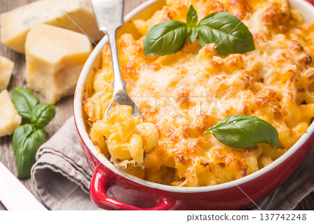 Mac and cheese, american style pasta Mac and cheese, american style pasta 137742248