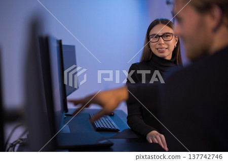 Young professional woman working in a collaborative tech environment 137742746