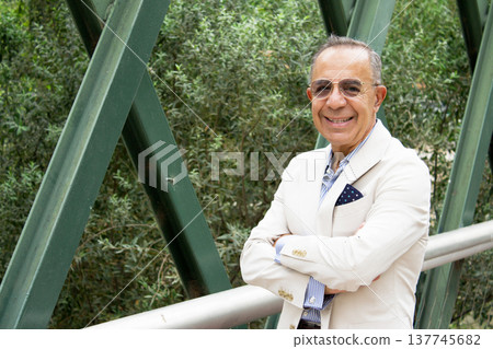 Older man with a youthful and energetic appearance 137745682