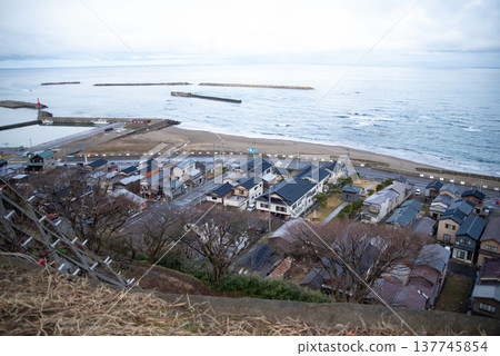 Image of a city along the coast and a city of the sea (photographed by Izumozaki Town, Santo District, Niigata Prefecture) 137745854