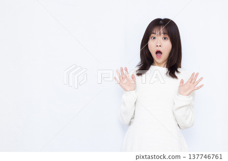 Surprised and amazed woman Surprised and amazed woman 137746761