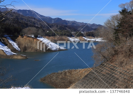 [Kanagawa Prefecture] Lake Miyagase during the dry season 137746848