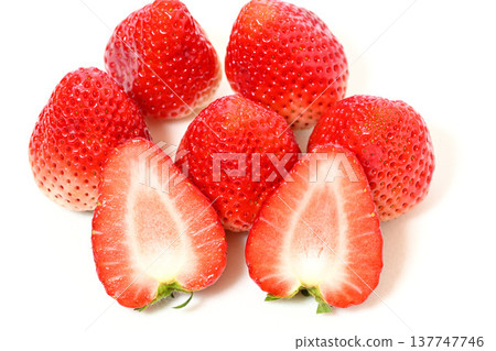 Strawberries (Tochigi Prefecture-grown Tochiaika variety) 137747746