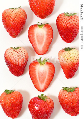 Strawberries (Tochigi Prefecture-grown Tochiaika variety) 137747749