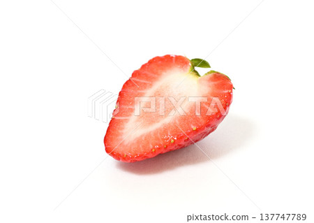Strawberries (Tochigi Prefecture-grown Tochiaika variety) Strawberries (Tochigi Prefecture-grown Tochiaika variety) 137747789