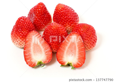 Strawberries (Tochigi Prefecture-grown Tochiaika variety) Strawberries (Tochigi Prefecture-grown Tochiaika variety) 137747790
