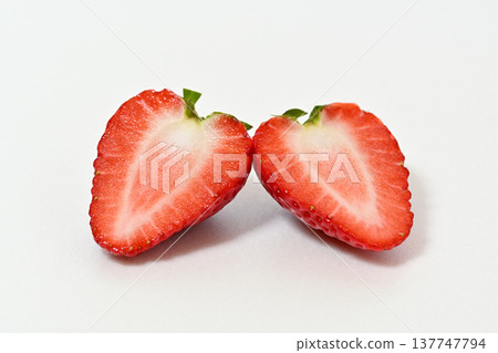 Strawberries (Tochigi Prefecture-grown Tochiaika variety) 137747794