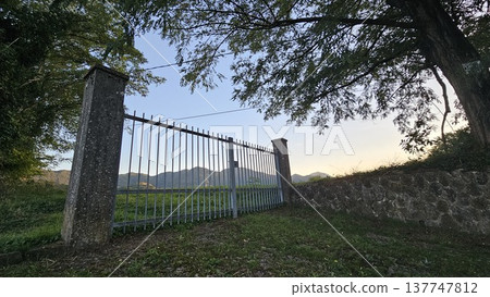 Rustic Gate with Scenic Mountain Background at Dusk Rustic Gate with Scenic Mountain Background at Dusk 137747812