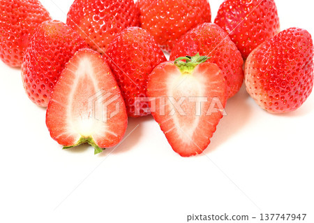 Strawberries (Tochigi Prefecture-grown Tochiaika variety) Strawberries (Tochigi Prefecture-grown Tochiaika variety) 137747947