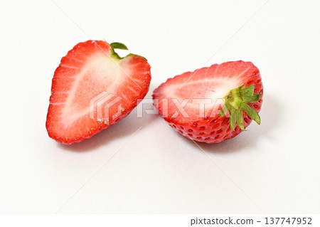 Strawberries (Tochigi Prefecture-grown Tochiaika variety) 137747952