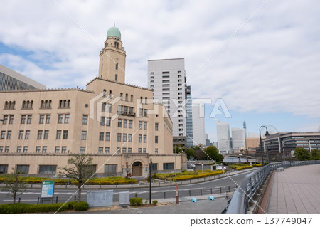 Yokohama Customs House and surrounding buildings 137749047