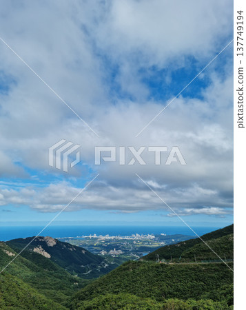 This is the scenery of Seorak Mountain, South Korea. This is the scenery of Seorak Mountain, South Korea. 137749194