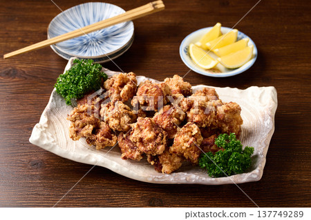 Deep fried chicken served on a large plate Deep fried chicken served on a large plate 137749289