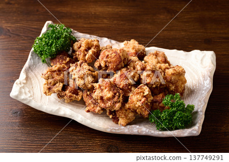 Deep fried chicken served on a large plate Deep fried chicken served on a large plate 137749291