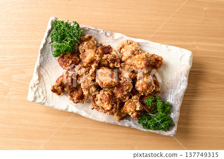 Deep fried chicken served on a large plate Deep fried chicken served on a large plate 137749315