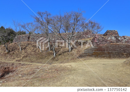View of the main keep ruins from the blacksmith's residence ruins of Akagi Castle (Kumano City, Mie Prefecture) 137750142