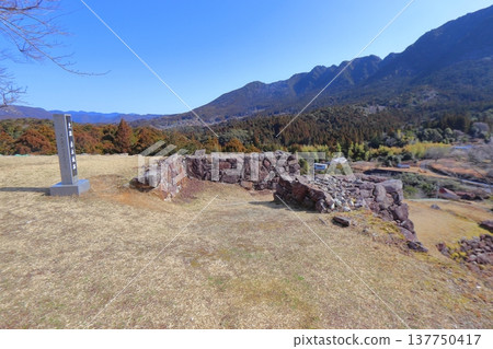 View of the main keep ruins of Akagi Castle (Kumano City, Mie Prefecture) 137750417