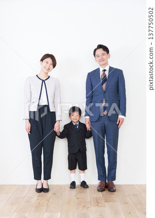 Families attending kindergarten graduation and elementary school entrance ceremonies Families attending kindergarten graduation and elementary school entrance ceremonies 137750502