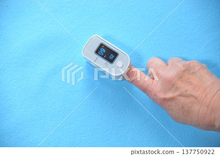Oxygen saturation measurement (pulse oximeter) Oxygen saturation measurement (pulse oximeter) 137750922