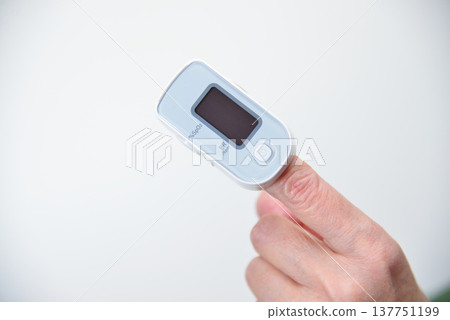 Oxygen saturation measurement (pulse oximeter) Oxygen saturation measurement (pulse oximeter) 137751199