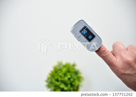 Oxygen saturation measurement (pulse oximeter) Oxygen saturation measurement (pulse oximeter) 137751202