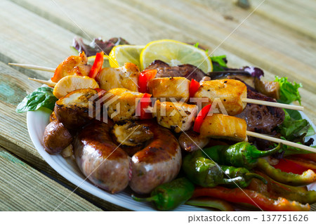 Meshana skara - dish of Bulgarian cuisine 137751626