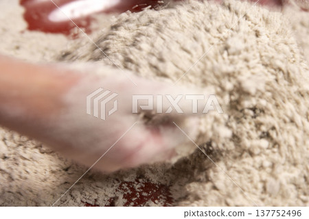 A craftsman who makes handmade soba noodles 137752496