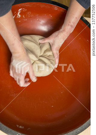 A craftsman who makes handmade soba noodles A craftsman who makes handmade soba noodles 137752506