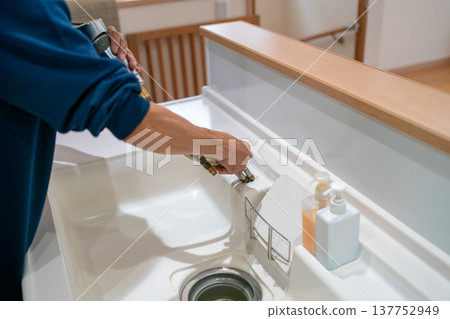 Kitchen faucet replacement Kitchen faucet replacement 137752949