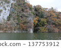 Taishaku Gorge in Autumn, Lake Shinryu 137753912