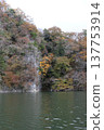 Taishaku Gorge in Autumn, Lake Shinryu 137753914