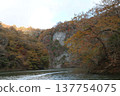Taishaku Gorge in Autumn, Lake Shinryu 137754075
