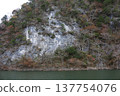 Taishaku Gorge in Autumn, Lake Shinryu 137754076