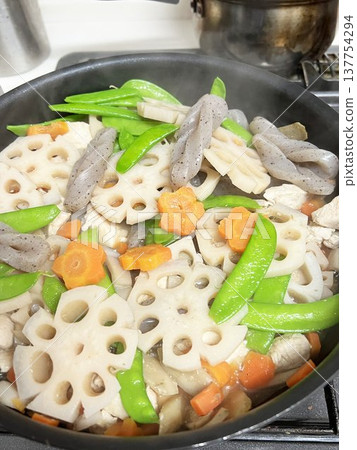 Delicious-looking Chikuzenni being cooked Delicious-looking Chikuzenni being cooked 137754294