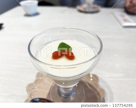 Delicious almond tofu Delicious almond tofu 137754295