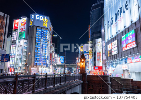 “東京”秋葉原電器城/城市夜景 137754403