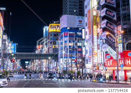 “東京”秋葉原電器城/城市夜景 137754416
