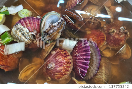 It is a dish full of clams. It is a dish full of clams. 137755242