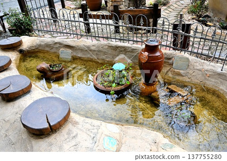 人工池塘 137755280