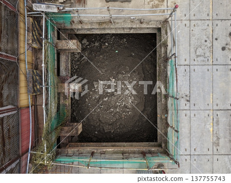 施工現場 137755743