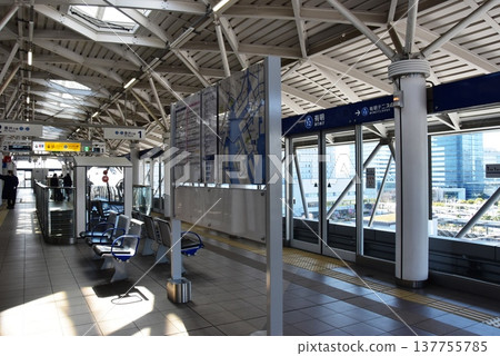 東京百合海鷗號新交通線有明站的月台 137755785