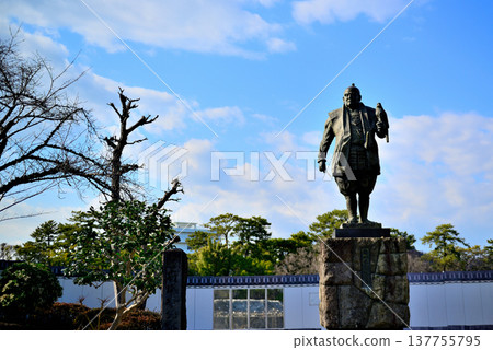 靜岡縣駿府城公園內的德川家康雕像 137755795