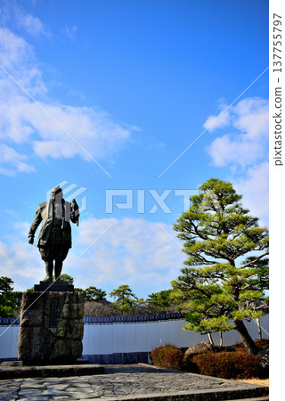 靜岡縣駿府城公園內的德川家康雕像 137755797