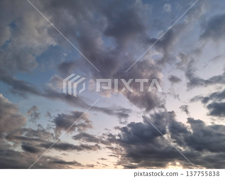 It is a magnificent sunset sky. It is a magnificent sunset sky. 137755838
