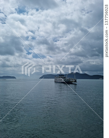 boat, ocean, sea 137756028