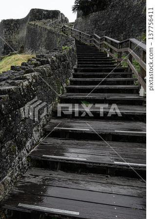 勝連城遺址:琉球王國的一座古老城堡。 勝連城遺址:琉球王國的一座古老城堡。 137756411