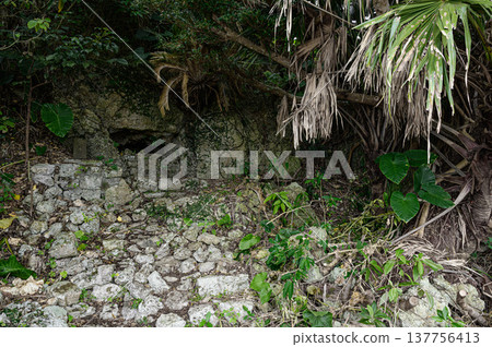勝連城遺址:琉球王國的一座古老城堡。 勝連城遺址:琉球王國的一座古老城堡。 137756413